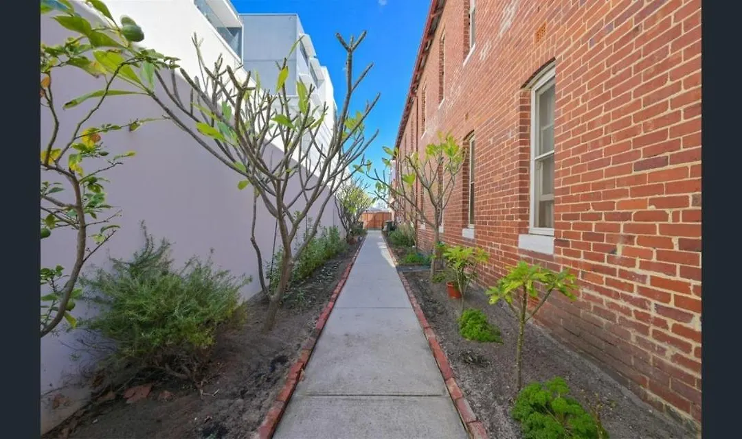 Emu Backpackers Perth - Note - Valid Passport Required For Check In-1